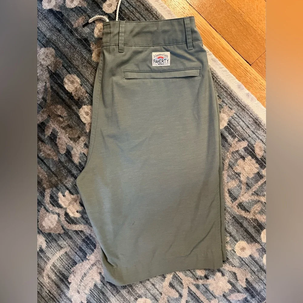 Faherty Olive Cotton-Blend Flat Front Shorts